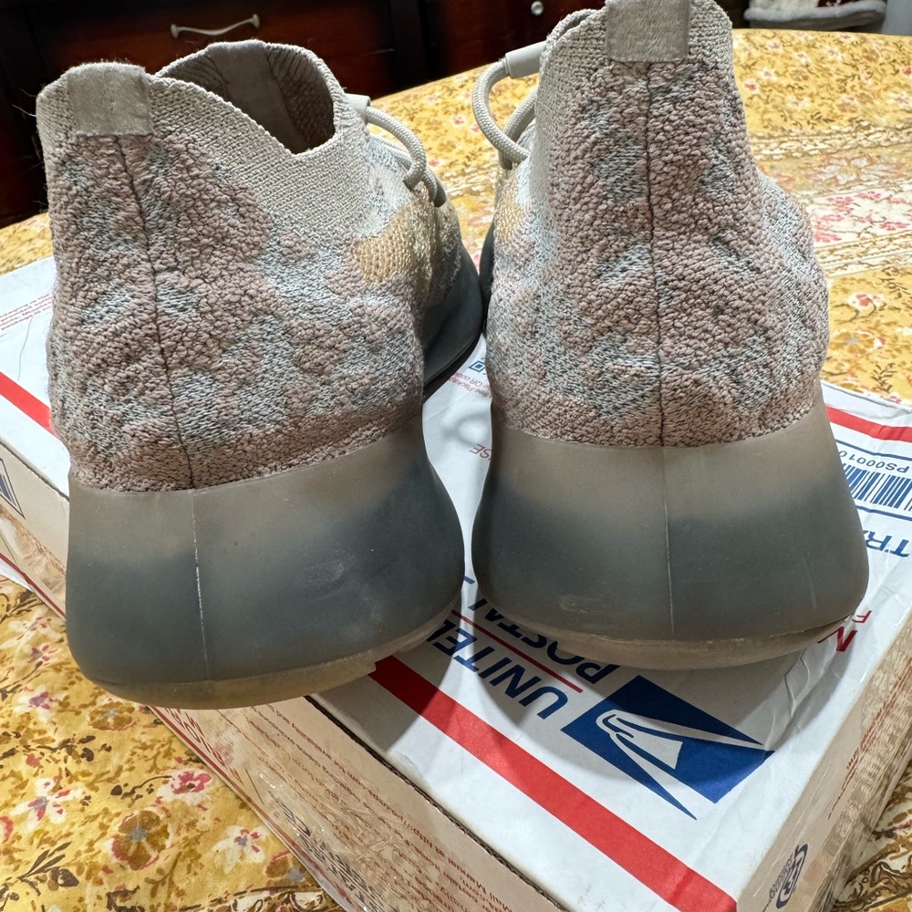 Stylish Sneakers in Cream and Tan - Picture 7 of 12